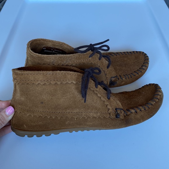 Minnetonka Chiffon Lace Up Moccasin - Picture 2 of 4